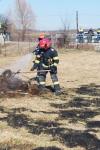 Două case au fost în pericol din cauza unui incendiu de vegetație uscată