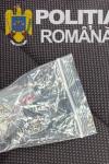 Substanțe interzise găsite de polițiști într-un autoturism