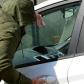 Tânăr arestat preventiv după ce a spart mai multe mașini din Botoșani - A furat bani și telefoane