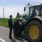 Depistat conducând un tractor neînregistrat și fără permis de conducere