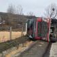 TIR încărcat cu 25 de tone de grâu răsturnat în afara părții carosabile în comuna Copălău