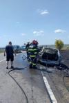 Un autoturism a luat foc în mers pe un drum din județ