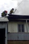 O familie din comuna Sulița a rămas fără acoperiș deasupra capului în urma unui incendiu