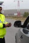 Șofer amendat după ce a fost depistat în mașină cu persoane luate „la ocazie”
