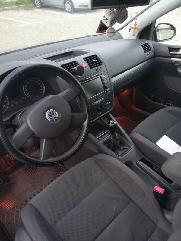 Vând Golf 5 - 3