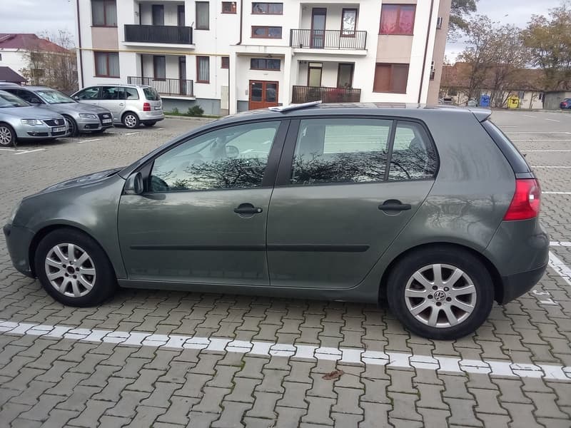 Vând Golf 5 - 4