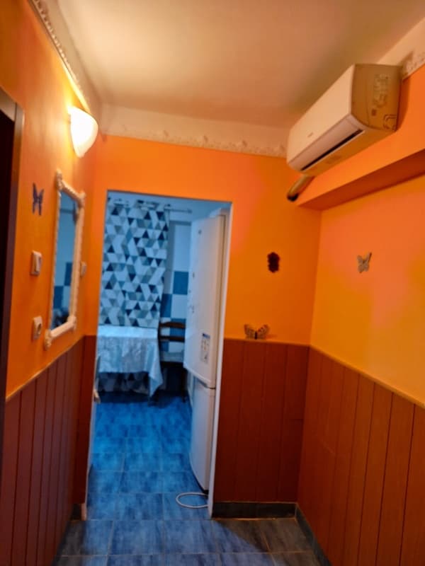 Ofer spre închiriere garsonieră în zonă centrală - 1