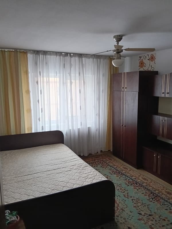 Închiriez garsonieră pe termen lung - 1