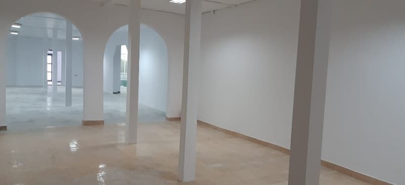 Închiriez spațiu de 400 mp în Dorohoi, zona Obor - 2