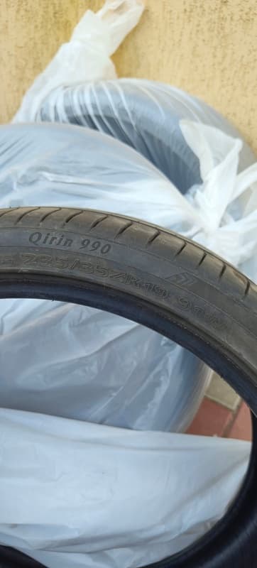 Vand 4 cauciucuri Varā 235 / 35 R19 - 7