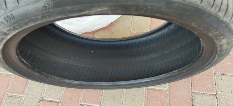 Vand 4 cauciucuri Varā 235 / 35 R19 - 8