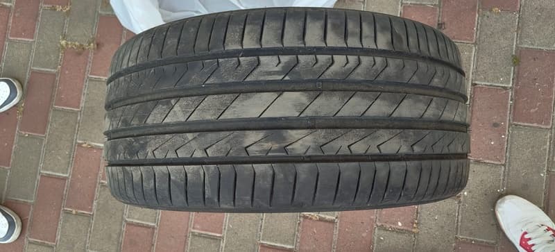 Vand 4 cauciucuri Varā 235 / 35 R19 - 4