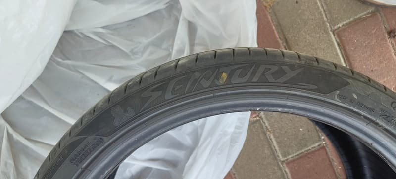 Vand 4 cauciucuri Varā 235 / 35 R19 - 5