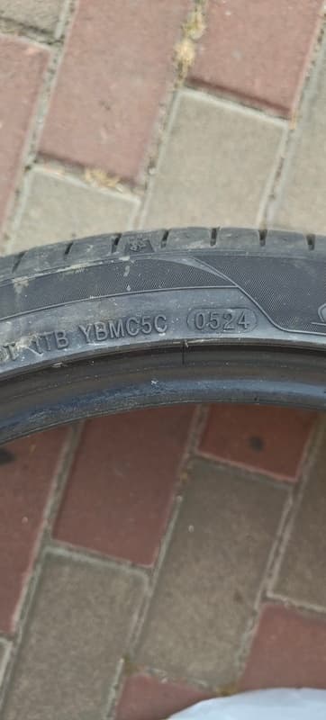 Vand 4 cauciucuri Varā 235 / 35 R19 - 6