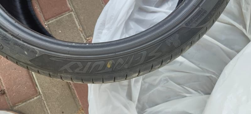 Vand 4 cauciucuri Varā 235 / 35 R19 - 3
