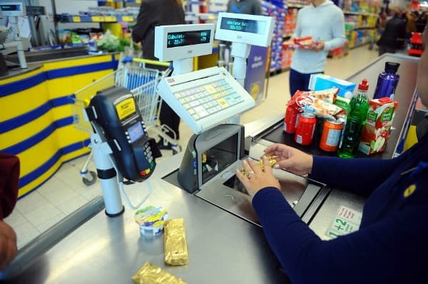SC angajează șef magazin și lucrător comercial - 1