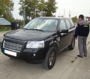Land Rover furat din Germania, oprit din drumul spre Moldova