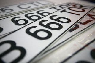 Conducere auto cu numere false de înmatriculare