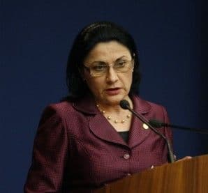 Macovei şi Huncă ar trebui sa-şi ducă războiul în afara spaţiului public