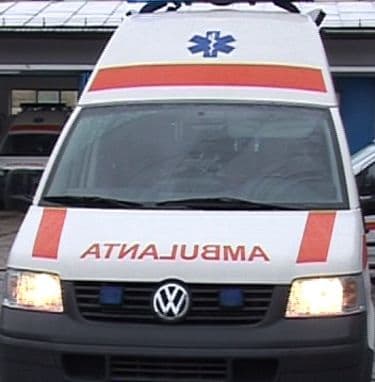 Pentru a scapa de viol a sarit de la etajul doi