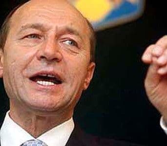 [VIDEO] Băsescu ironizează jurnaliştii, de faţă cu Merkel