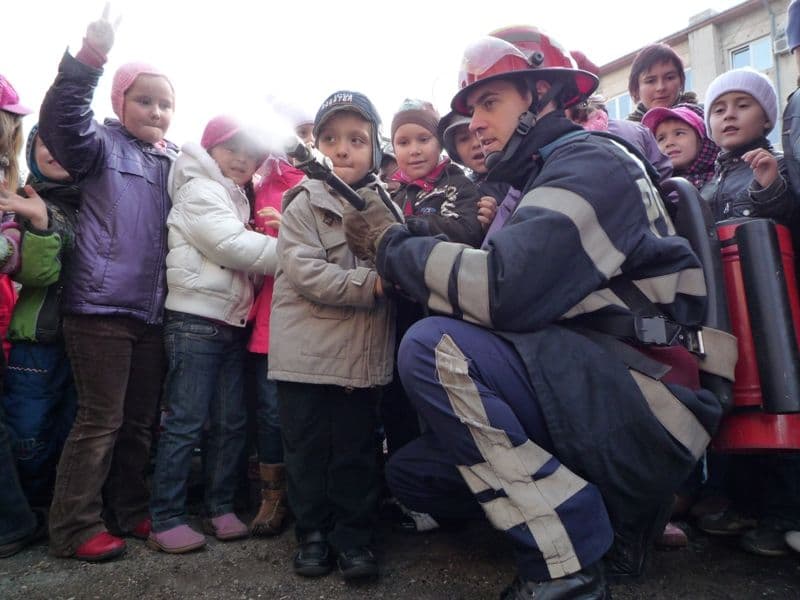 I.S.U. Botoşani vizitat de zeci de copii şi adulţi de Ziua Internaţională  pentru Reducerea Riscului Dezastrelor Naturale