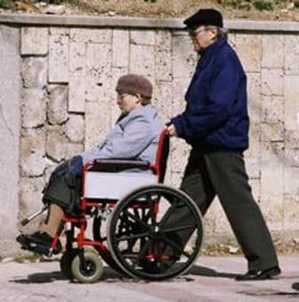 Guvernul Boc vrea să reducă indemnizaţiile persoanelor cu handicap
