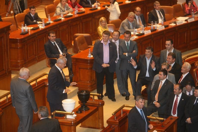 Motiunea nu a trecut: Cu sustinere < 0 > Guvernul Boc ramane 
