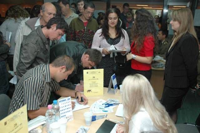 Angajatorii tinerilor între 16 şi 25 de ani beneficiază de o subvenţie de 300 lei