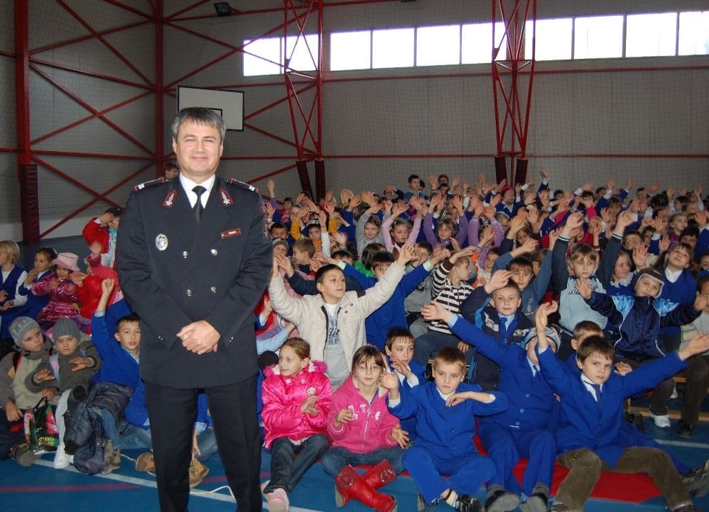 [VIDEO][GALERIE FOTO] Copiii din Dorohoi invatati sa-si apere viata in caz de dezastre