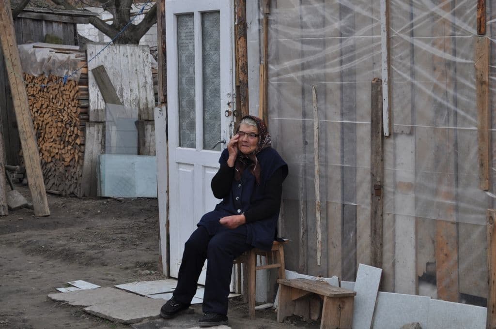 Sinistratii sunt disperati din cauza intarzierii lucrarilor de reconstructie a caselor