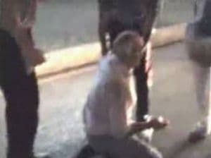 Bătrân român, bătut în Italia. Poliţiştii, "spectatori" la incident