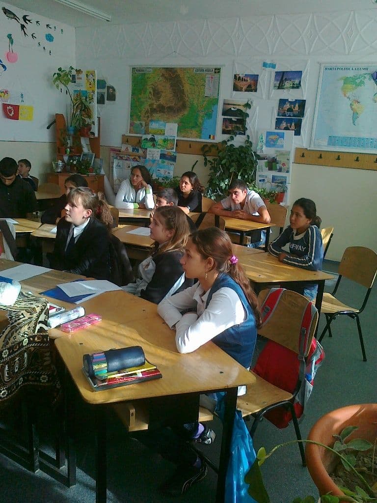 Scoala nr.2: „Pace şi nonviolenţă pentru copiii lumii”