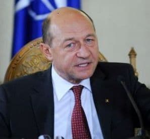 Opinii: Basescu, izolat si parasit de toata lumea