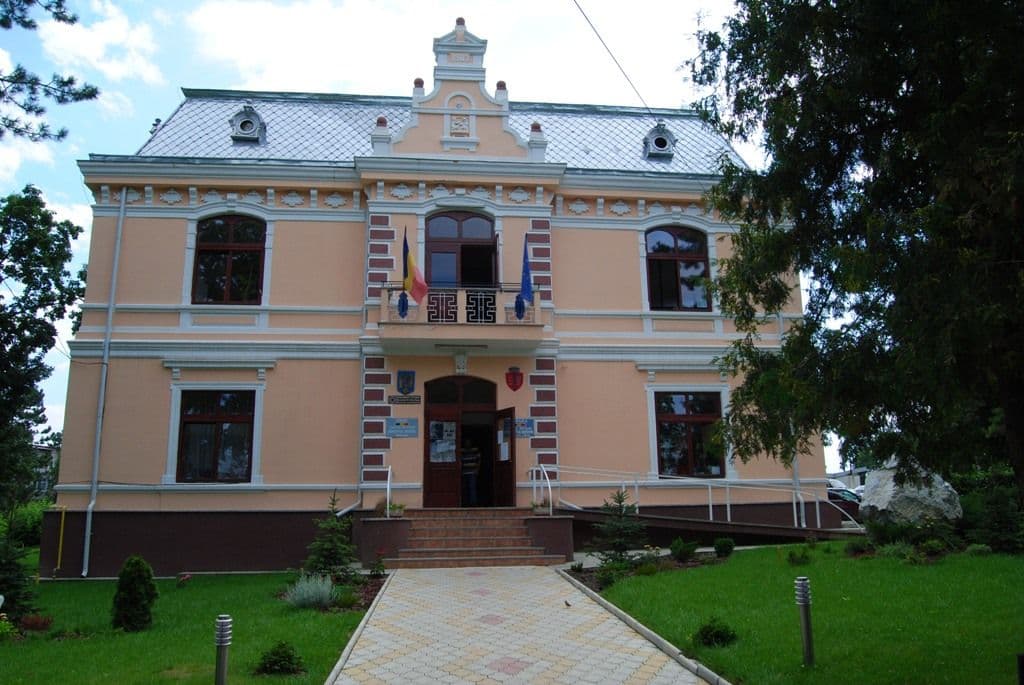 Consilierii se întrunesc astăzi în sedinţa