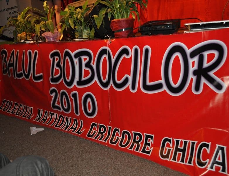 [GALERIE FOTO] Dorohoi: Gala Balurilor Bobocilor 2010