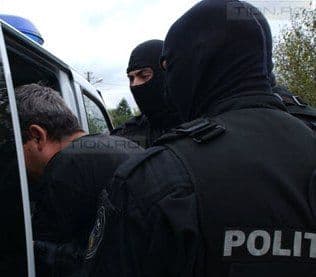 NEWS ALERT: Trei persoane reţinute pentru contrabandă cu ţigări în cadrul unei operaţiuni DIICOT