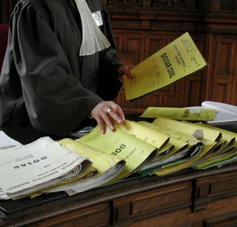 Dosare penale pentru contrabandă cu ţigări 