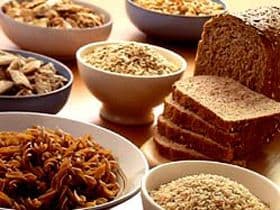 Alimente care te ajuta sa dormi si alimente care te tin treaz 
