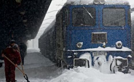 Mai multe trenuri blocate în Suceava