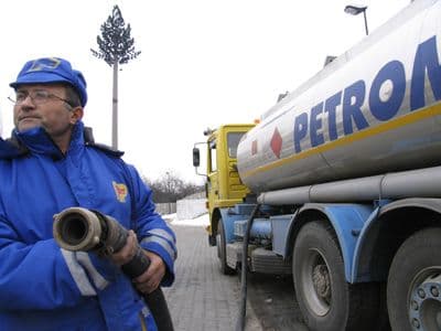 Petrom a scumpit benzina cu 7 bani/litru şi motorina cu 5 bani/litru