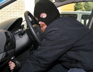 Cum trebuie să vă păziţi de hoţii din buzunare şi din maşini