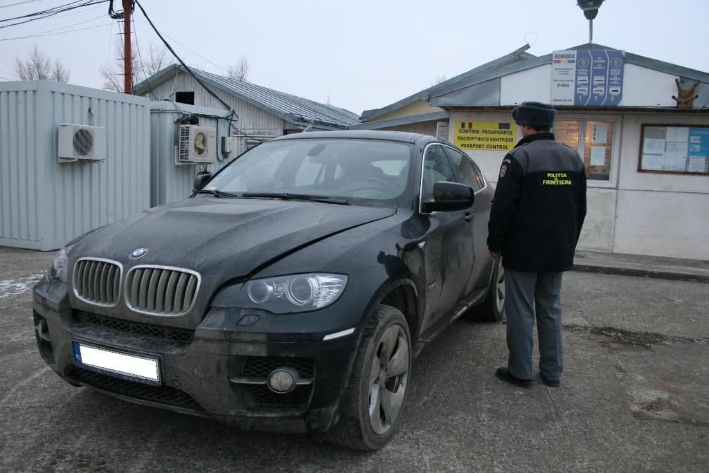 BMW X6 furat din Italia, descoperit la Stânca-Costeşti