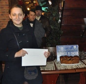„Cozonacul de Craciun”, oferit de Partidul Conservator cistigat de jurnalista Claudia Gurzu