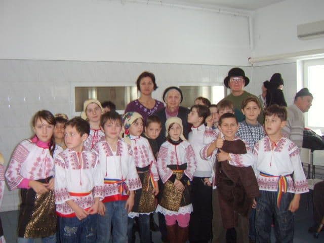 Sc. nr.7 Dorohoi: Colindăm pe români