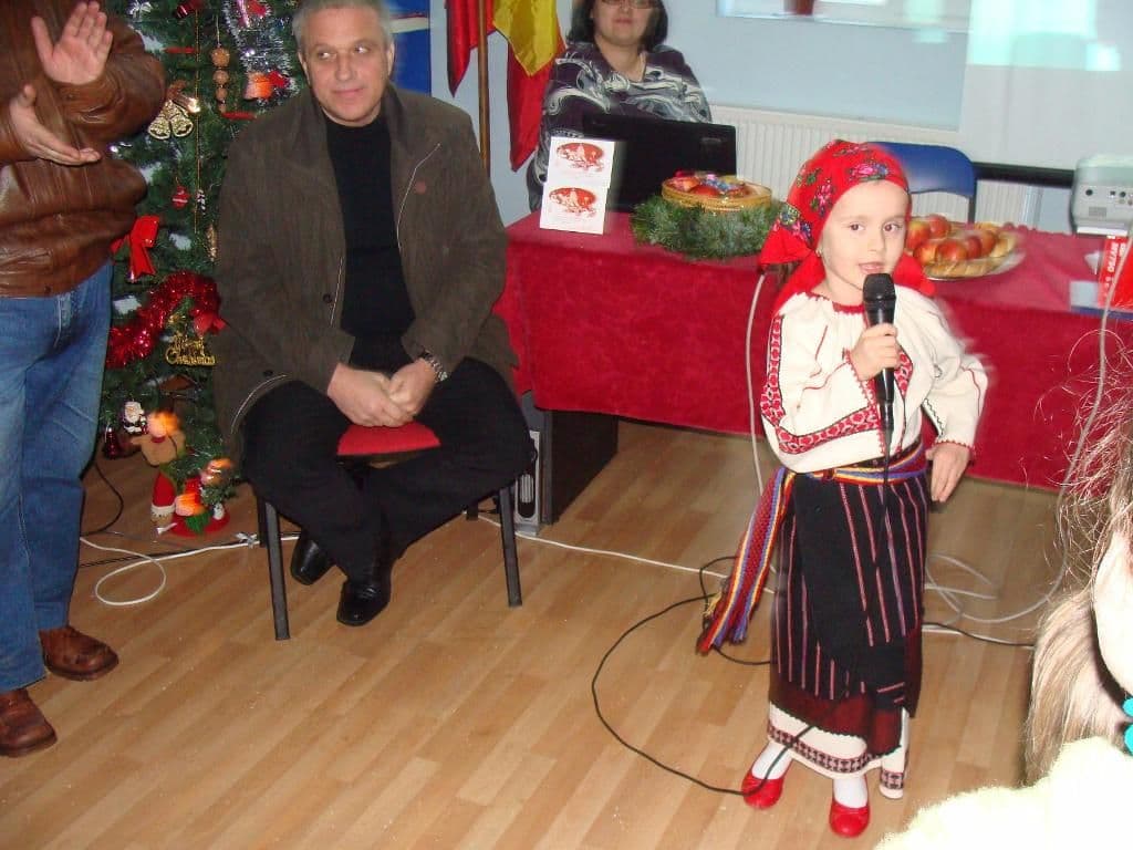 Vine Mos Craciun (2)