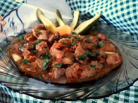 Pipote si inimi cu sos de usturoi    