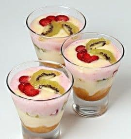 Budinca cu piscoturi si fructe 