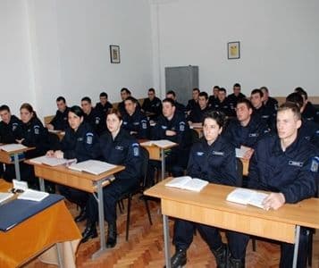 Elevi ai Şcolii Militare de Subofiţeri Jandarmi Fălticeni în practică la Dorohoi