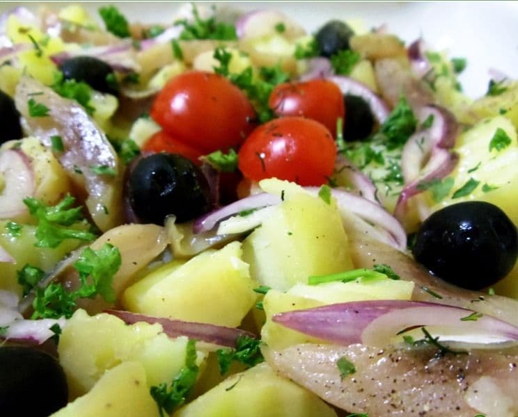 Salată cu peşte afumat